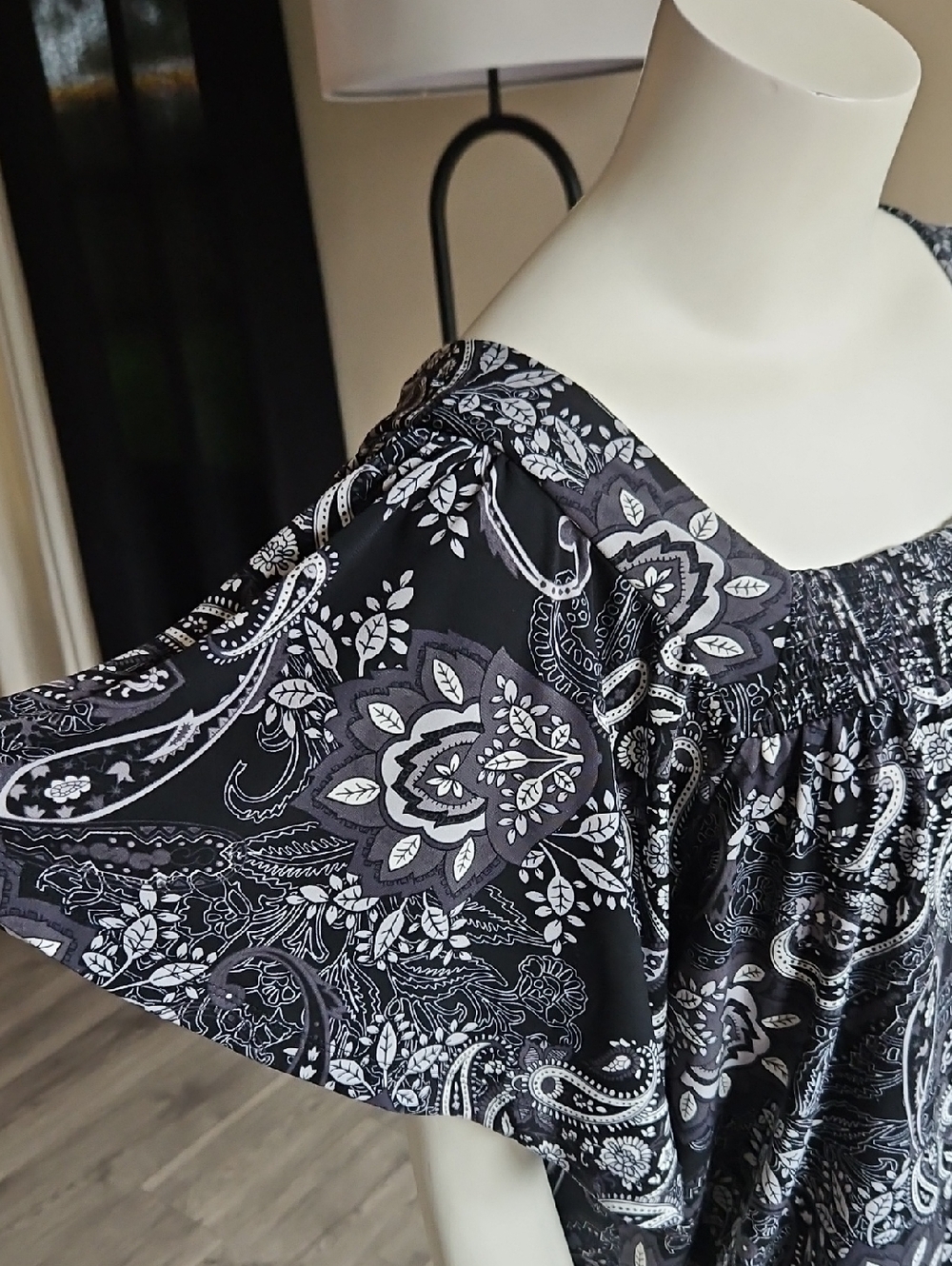 2/$5 APT 9 Paisly Smocked Flowy Sleeve Blouse Size L - Black - Picture 6 of 9
